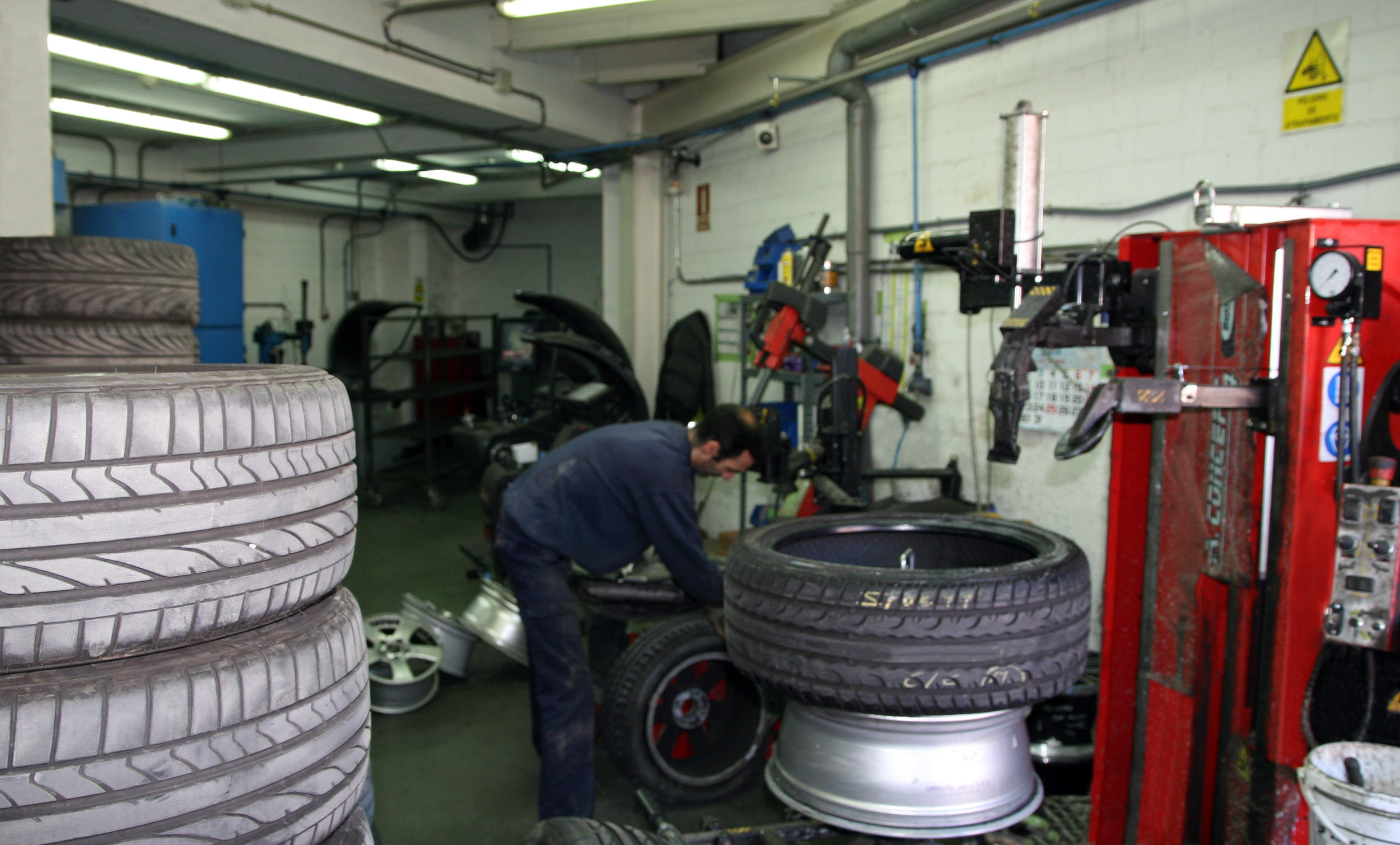 3. Desmontaje de neumático (en caso necesario)